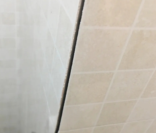 和龙瓷砖空鼓维修公司分享阳台瓷砖脱落的修复过程可以分为以下几个步骤